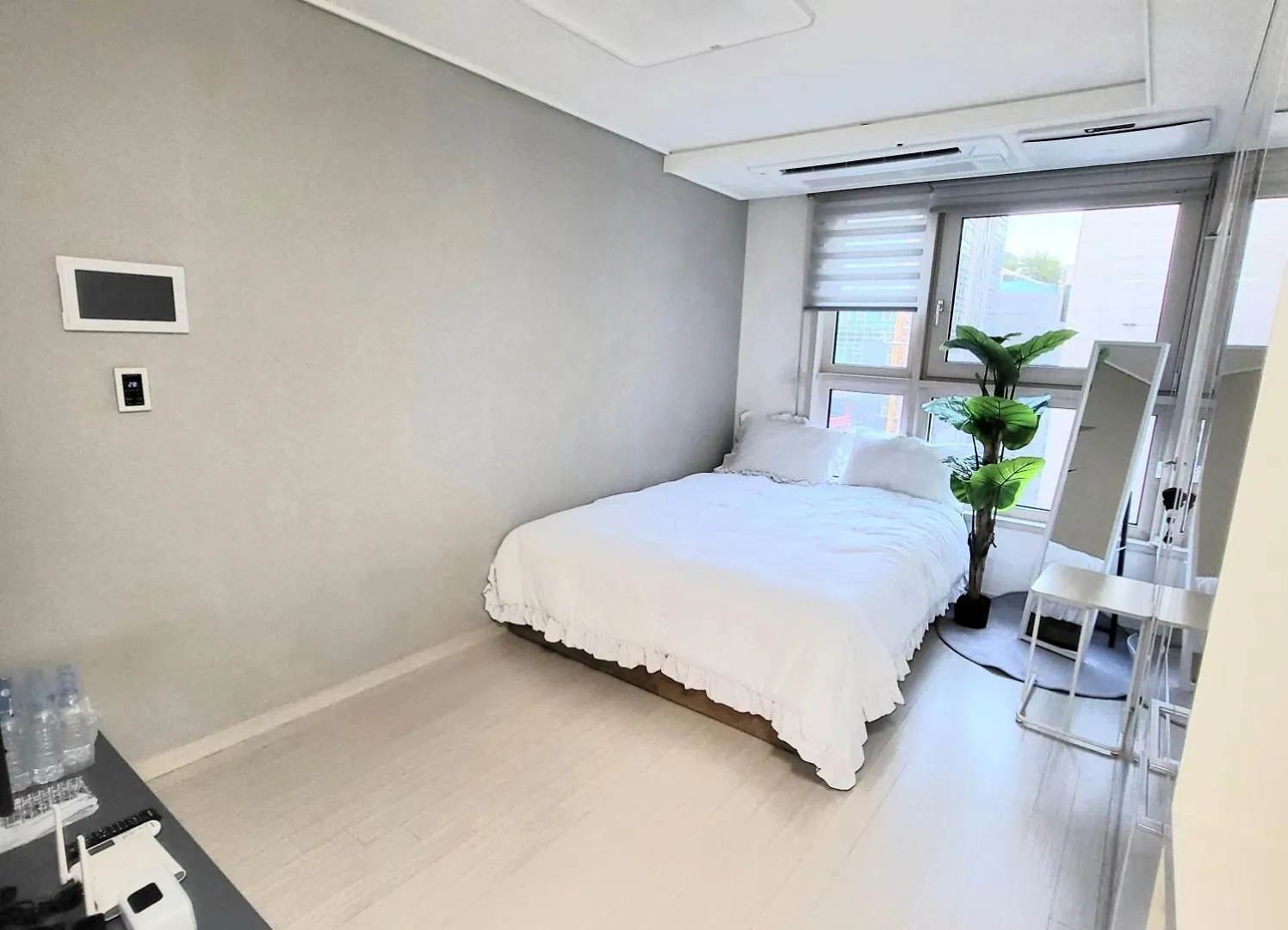 1 Min To Sinnonhyeon Cute And Cozy House# Netflix Seoul
