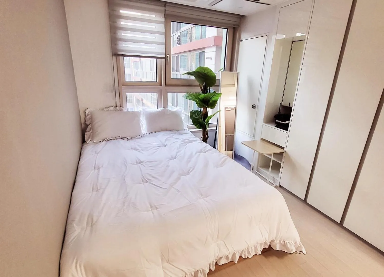 1 Min To Sinnonhyeon Cute And Cozy House# Netflix Seoul Apartment